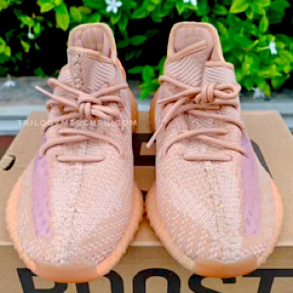 Men's 9.5 adidas Yeezy Boost 350 V2 Clay - Picture 3 of 3